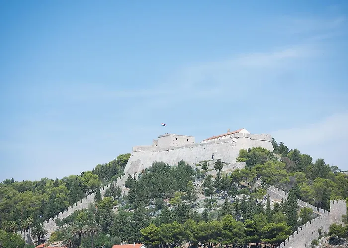 Central, Spacious, Great View Apartment *