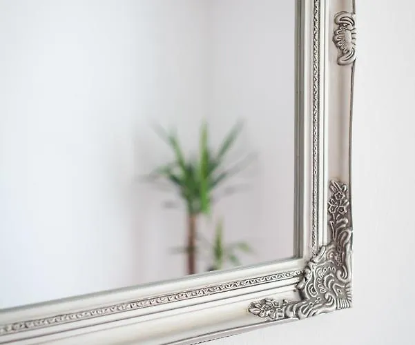 Central, Spacious, Great View Apartment *