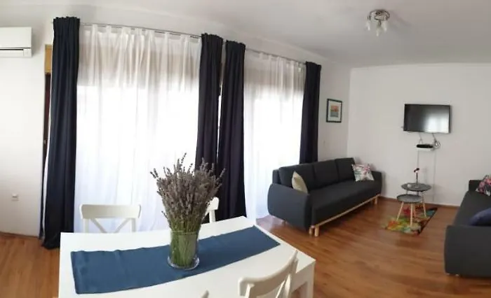 Central, Spacious, Great View Apartman *