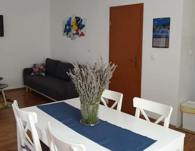 Central, Spacious, Great View Apartment *