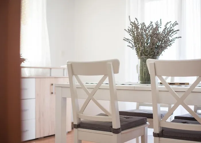 Central, Spacious, Great View *